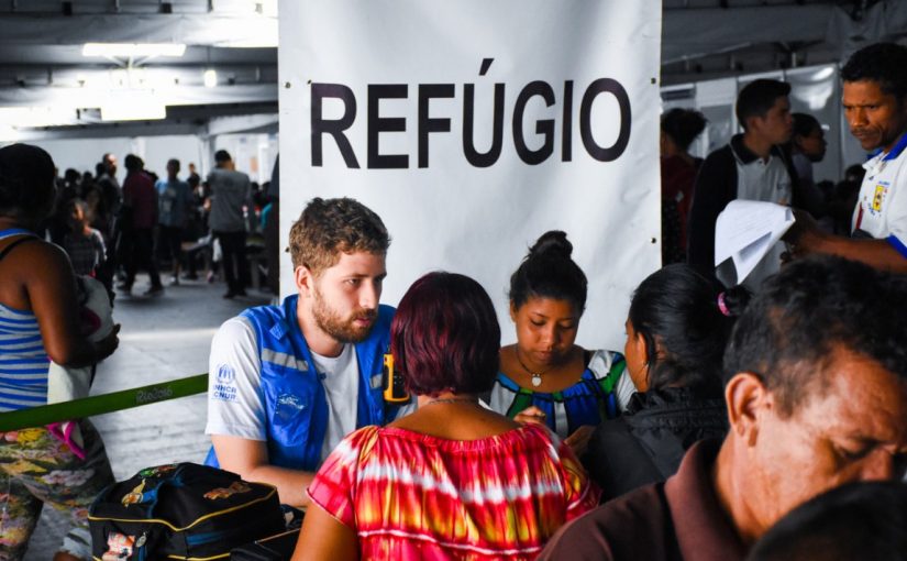 Refugiados venezuelanos recebem atendimento humanitário no Brasil