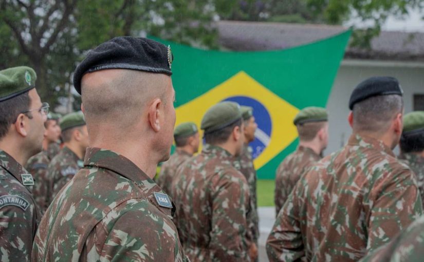 Militares despedem-se de familiares rumo à Operação Acolhida