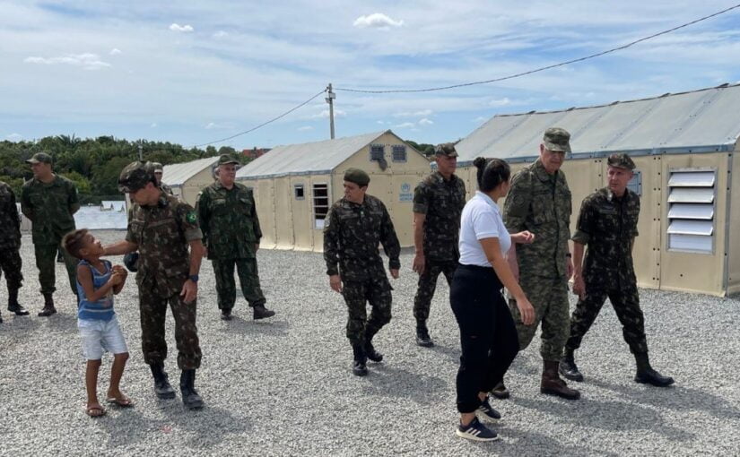 Comitiva da Defesa visita Base da Operação Acolhida em Roraima